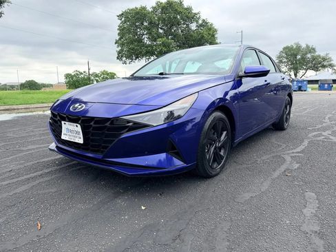 Used 2023 Hyundai Elantra SEL FWD image 3