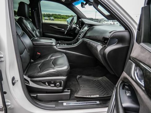 Used 2017 Cadillac Escalade Platinum AWD/4WD image 15