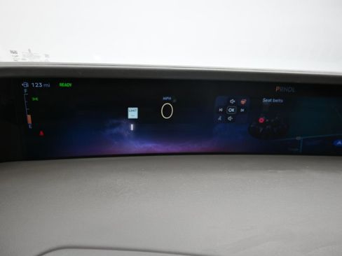 Used 2025 Lincoln Nautilus Premier image 14