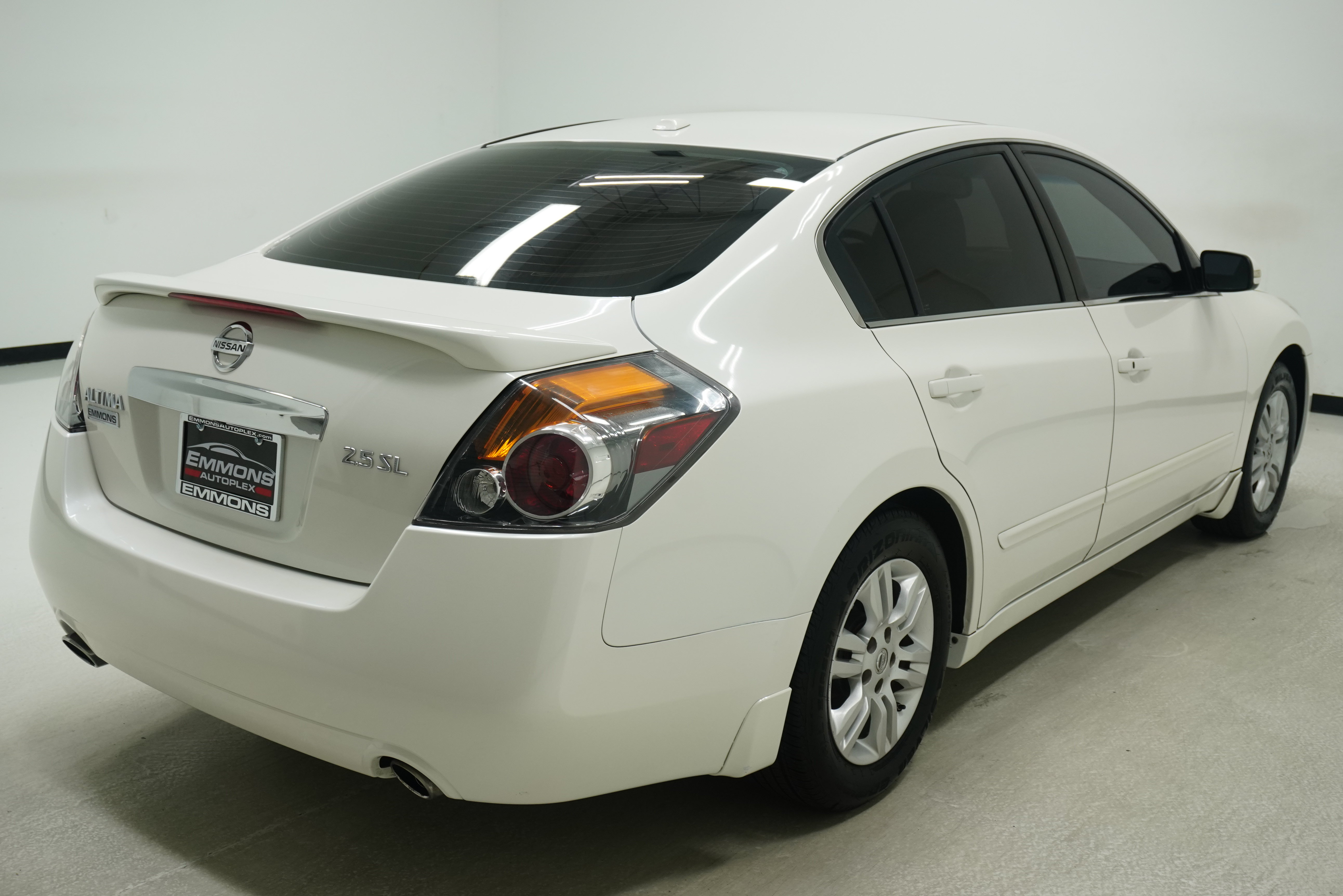 Used 2011 Nissan Altima 2.5 SL w/ Technology Pkg FWD image 4