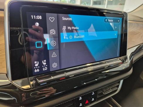 Used 2025 Volkswagen Atlas SE FWD image 19