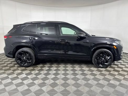 Certified 2025 Volkswagen Tiguan SE R-Line AWD/4WD image 2
