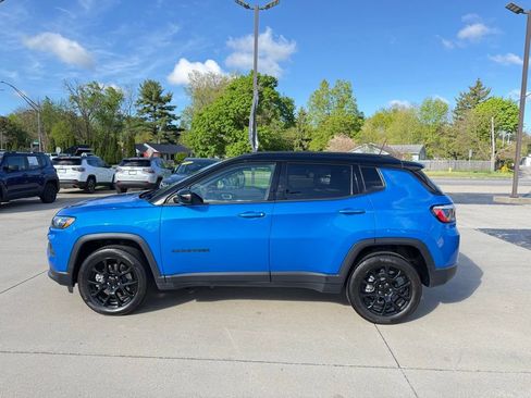 Used 2023 Jeep Compass Latitude AWD/4WD image 4