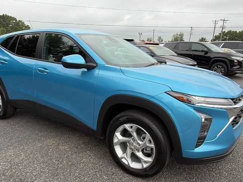 New 2026 Chevrolet Trax LS w/ LS Convenience Package FWD image 6