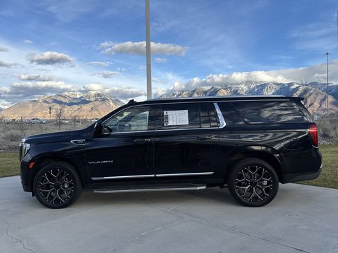 Used 2021 GMC Yukon XL SLT image 2