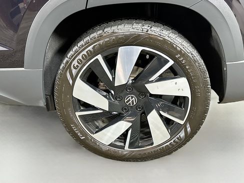 Used 2024 Volkswagen Taos SEL image 31