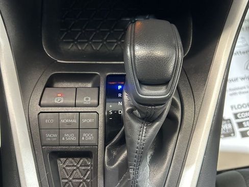 Used 2025 Toyota RAV4 XLE image 32