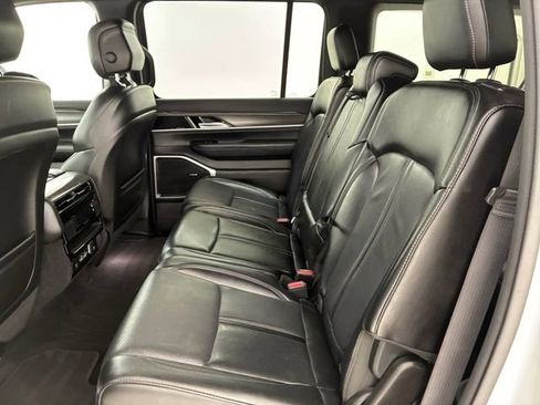 Used 2024 Jeep Wagoneer L Series II w/ Flexible Seating Group AWD/4WD image 18