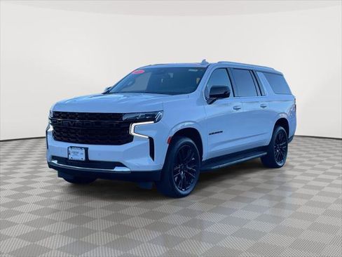 Used 2023 Chevrolet Suburban Premier w/ Advanced Technology Package image 3