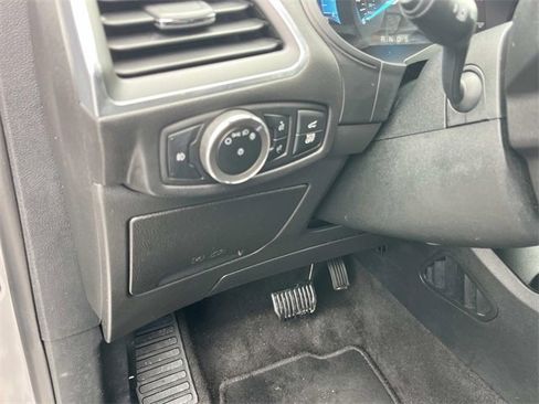 Certified 2024 Ford Edge Titanium image 31