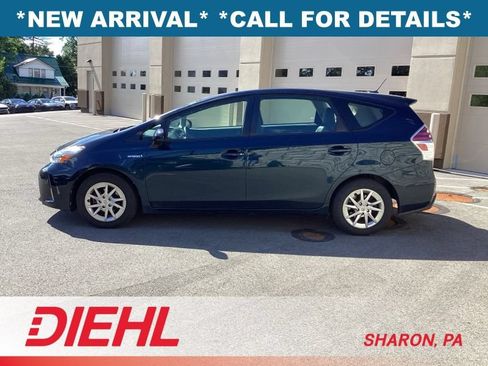 Used 2017 Toyota Prius V Four FWD image 4