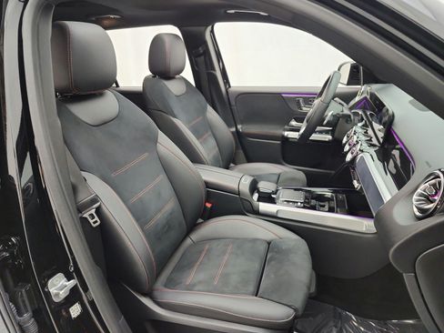 Used 2023 Mercedes-Benz GLB 250 image 19