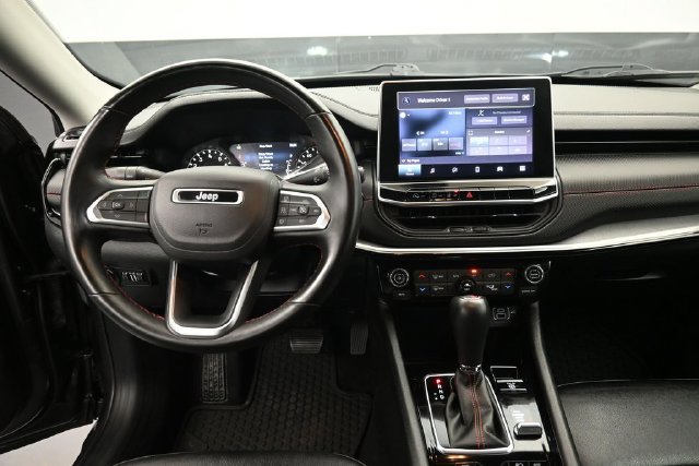 Used 2022 Jeep Compass Trailhawk w/ Trailhawk Convenience Group AWD/4WD image 11
