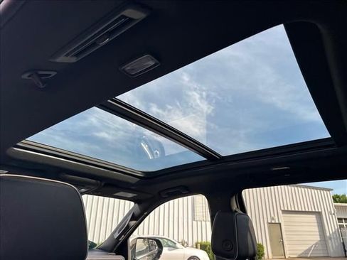 Certified 2023 GMC Yukon SLT w/ SLT Luxury Package image 20