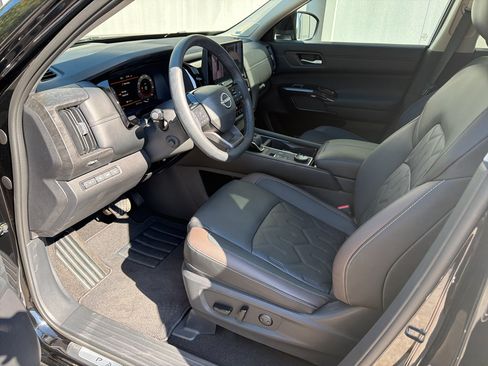 Used 2026 Nissan Pathfinder Platinum AWD/4WD image 20