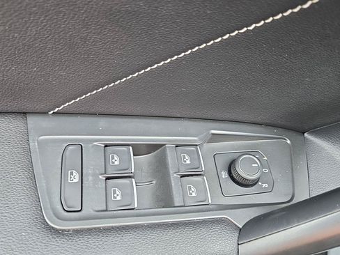 Used 2022 Volkswagen Tiguan SE FWD image 16