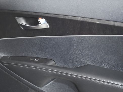 Used 2016 Kia Sorento LX w/ LX Convenience Package image 25