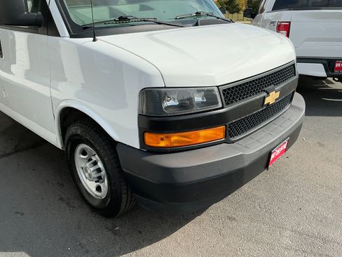 Used 2021 Chevrolet Express 3500 w/ Driver Convenience Package image 25