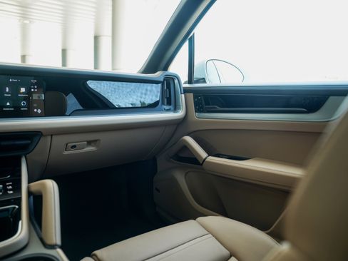 New 2025 Porsche Cayenne image 25
