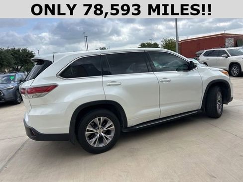 Used 2014 Toyota Highlander Plus FWD image 2