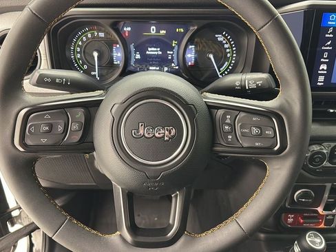 Used 2024 Jeep Wrangler Unlimited AWD/4WD image 15