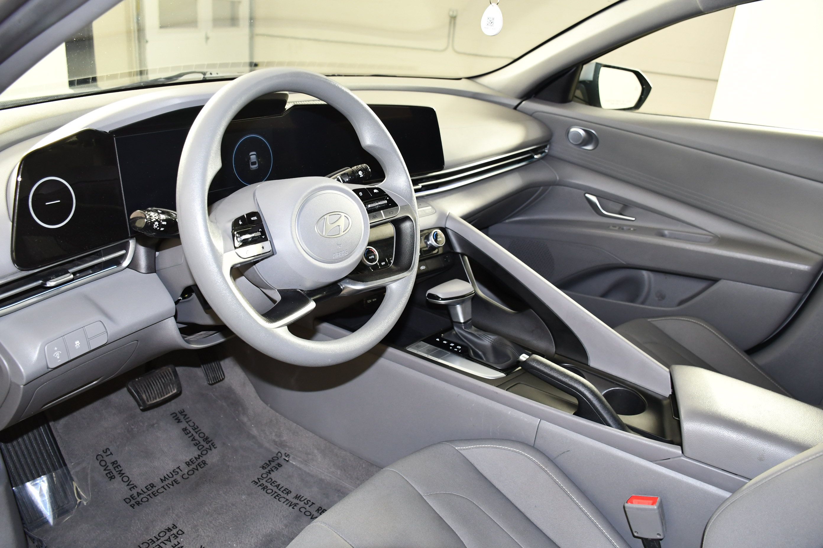 Used 2024 Hyundai Elantra SEL FWD image 2