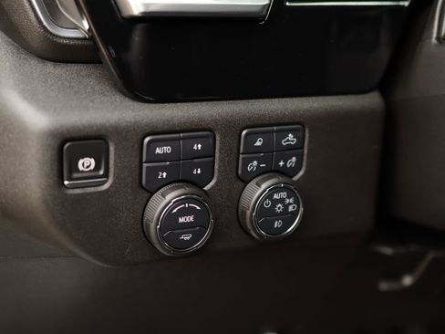 Used 2025 Chevrolet Silverado 2500 LT w/ Trail Boss Package AWD/4WD image 10