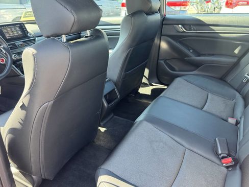 Used 2018 Honda Accord Sport image 14