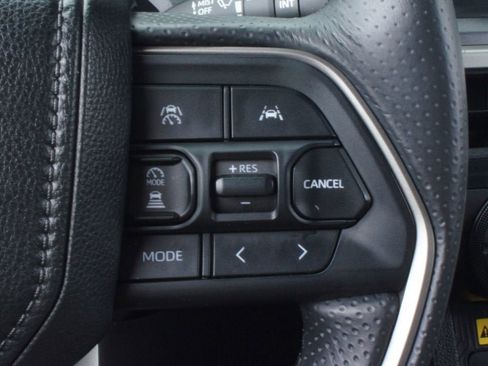 Used 2025 Toyota 4Runner TRD Off-Road AWD/4WD image 11