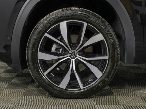 Used 2025 Volkswagen Atlas Cross Sport SEL Premium R-Line AWD/4WD image 25