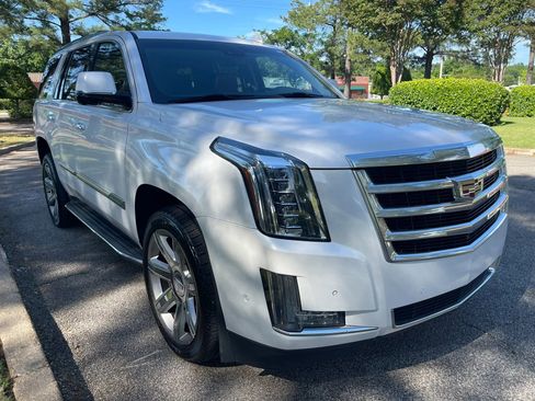 Used 2020 Cadillac Escalade Luxury RWD image 7