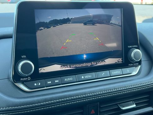 Used 2024 Nissan Rogue SV FWD image 22