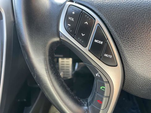 Used 2013 Hyundai Elantra GT w/ Touch & Go Pkg image 17