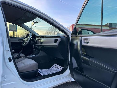 Used 2014 Toyota Corolla LE image 19
