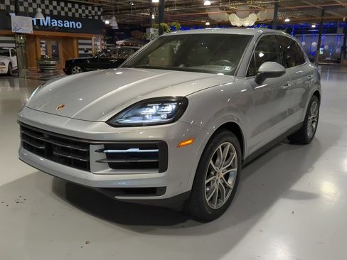 Used 2025 Porsche Cayenne AWD/4WD image 1