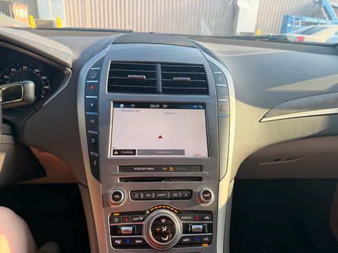 Used 2017 Lincoln MKZ Reserve AWD/4WD image 10