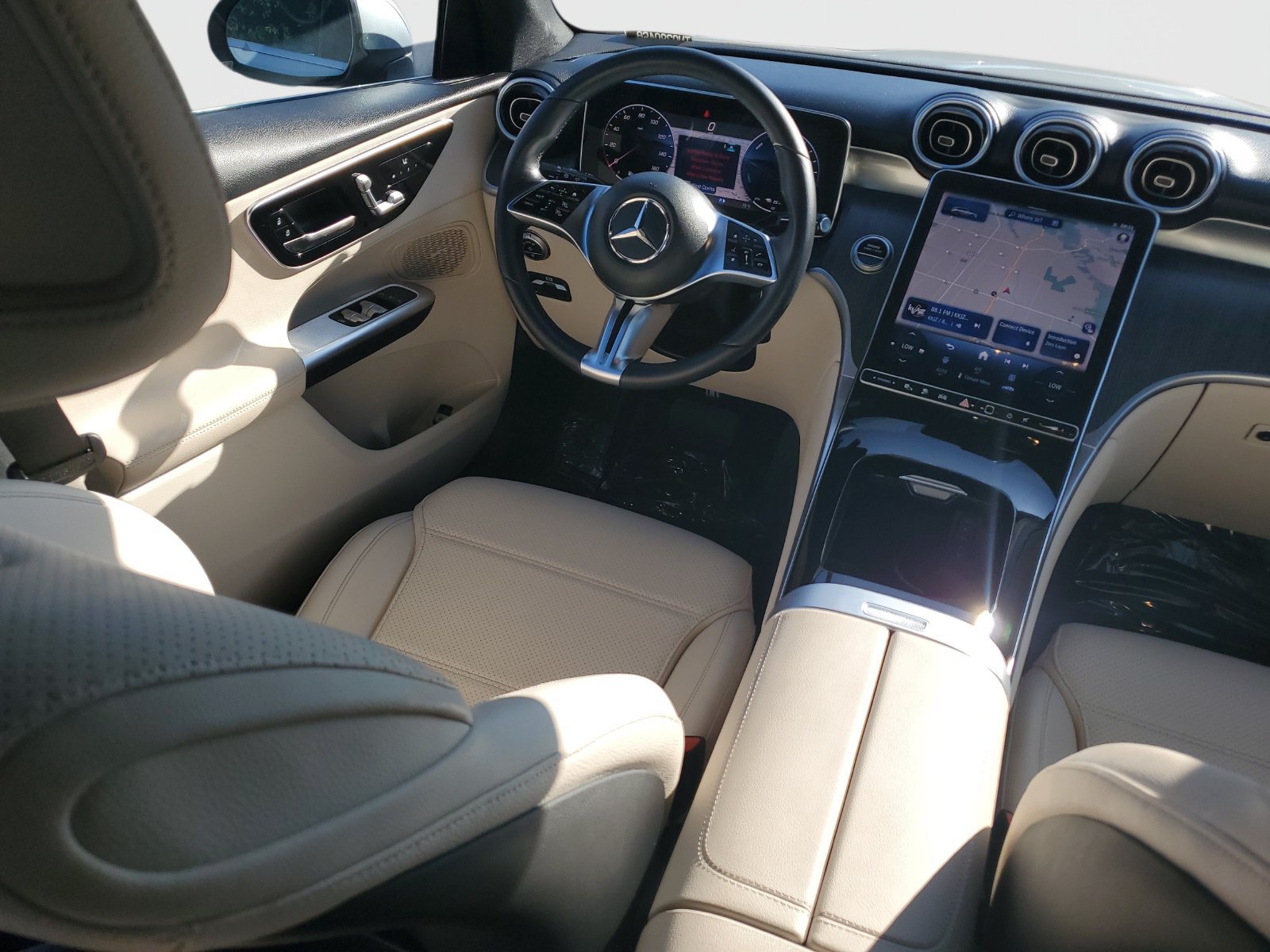 Used 2025 Mercedes-Benz GLC 350e 4MATIC image 12