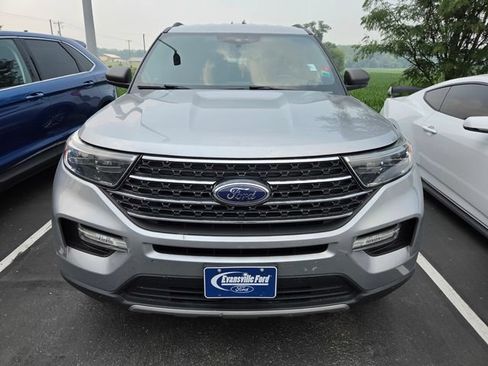 Used 2020 Ford Explorer XLT w/ Equipment Group 202A AWD/4WD image 2