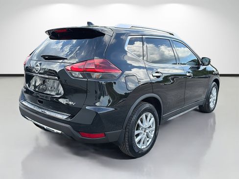 Used 2018 Nissan Rogue SV FWD image 3