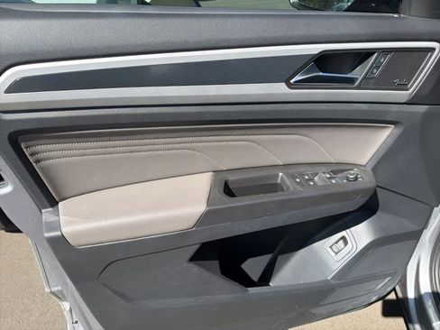 Used 2022 Volkswagen Atlas SEL Premium image 11