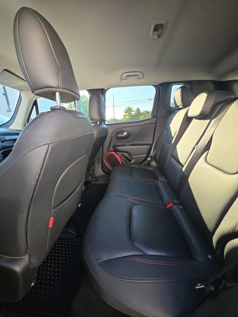 Used 2018 Jeep Renegade Trailhawk AWD/4WD image 17