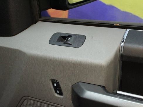 Used 2015 Ford F150 XLT image 9