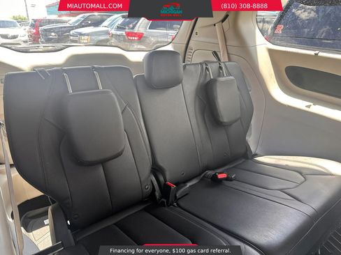 Used 2017 Chrysler Pacifica Touring-L Plus FWD image 28