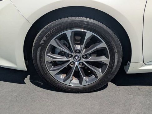 Used 2016 Toyota Avalon XLE Premium w/ Preferred Accessory Package FWD image 9