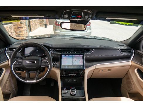 Used 2023 Jeep Grand Cherokee L Limited AWD/4WD image 13