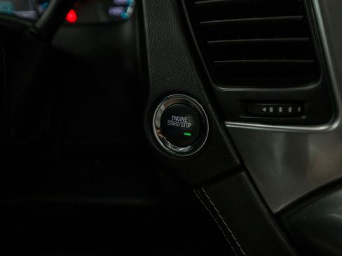 Used 2019 Chevrolet Suburban LT image 19