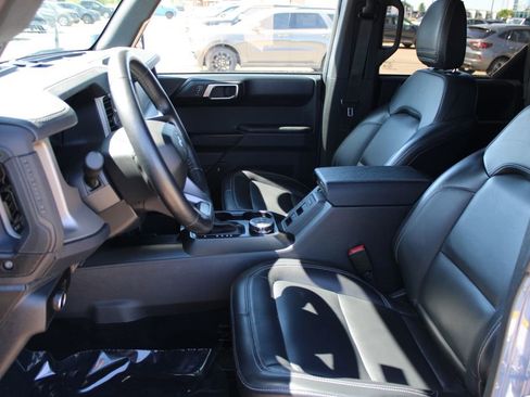 Used 2025 Ford Bronco Outer Banks AWD/4WD image 6