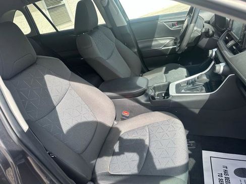 Used 2022 Toyota RAV4 XLE image 10