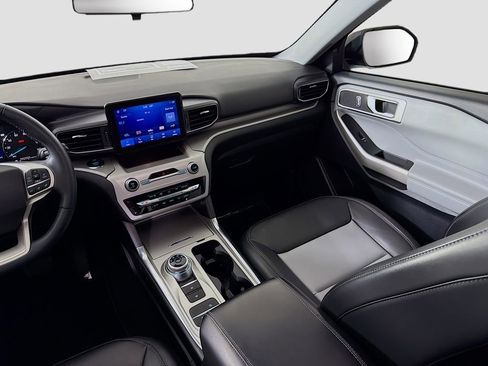 Used 2022 Ford Explorer XLT w/ Equipment Group 202A image 27