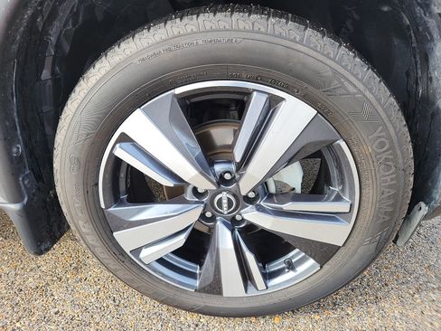 Used 2022 Nissan Rogue SL w/ SL Premium Package image 10